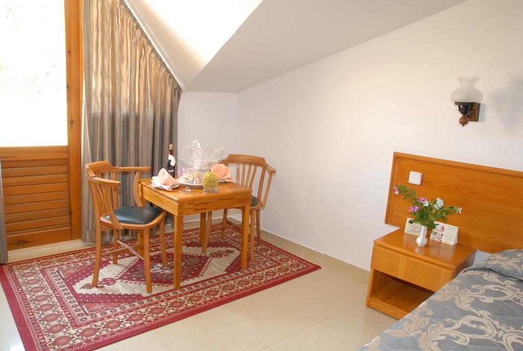 Budget Single Room,199435435:JPEG
